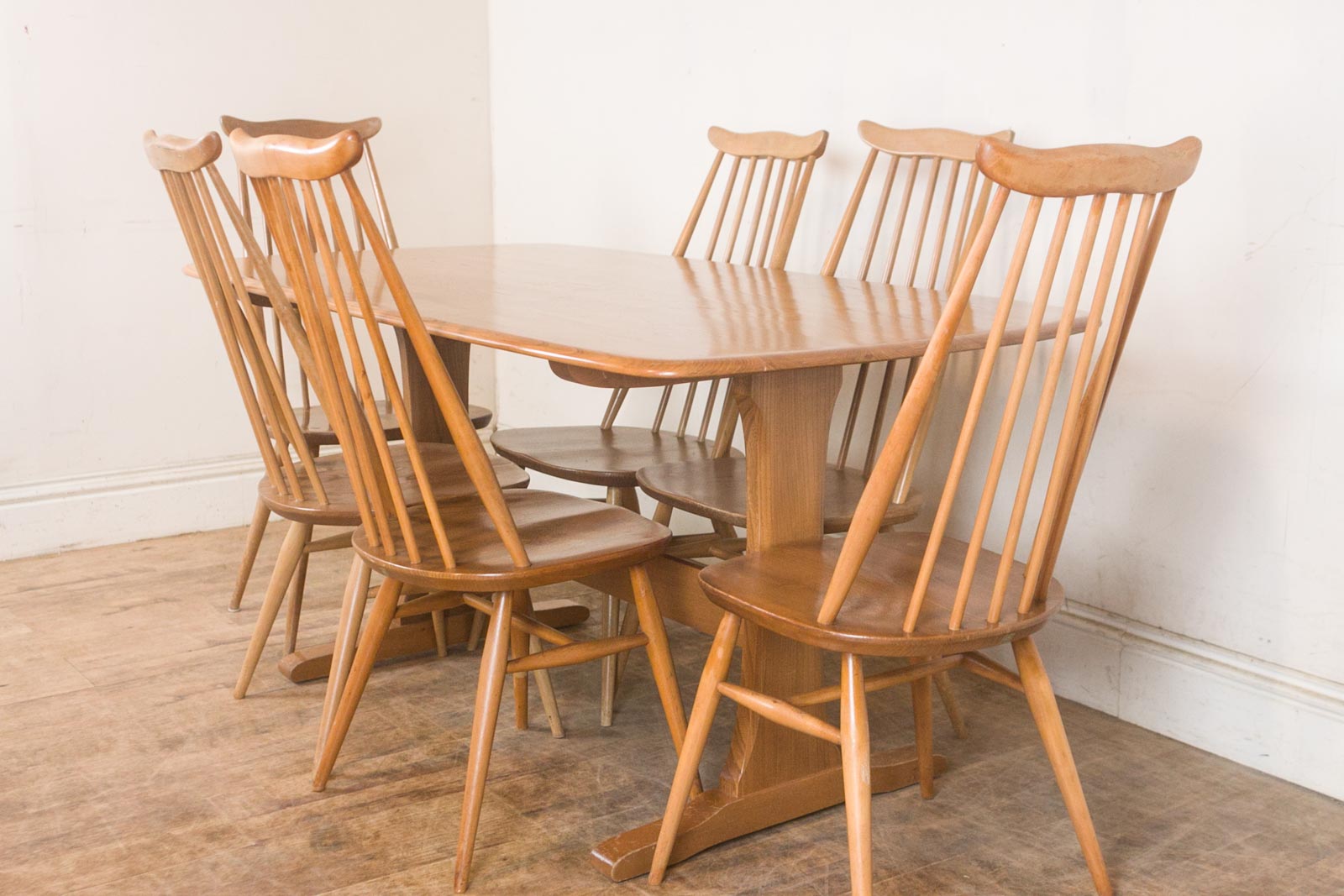 Ercol Dining Room Table And Chairs